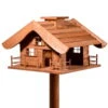 Vogelfutterhaus Almhütte Mit Liebevollen Details, Inkl. Ständer, FSC®, Ca. 56 X 46 X 35,5 Cm -Gartengeschäft Im Freien 0910101340 Vogelfutterhaus Almhuette inkl Staender FSC ca56x46x35 5cm 55368