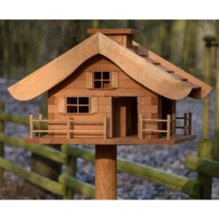 Vogelfutterhaus Almhütte Mit Liebevollen Details, Inkl. Ständer, FSC®, Ca. 56 X 46 X 35,5 Cm 18 Vogelfutterhaus Almhütte Mit Liebevollen Details, Inkl. Ständer, FSC®, Ca. 56 X 46 X 35,5 Cm -Gartengeschäft Im Freien 0910101340 Vogelfutterhaus Almhuette inkl Staender FSCca56x46x35 5cm 5 60496