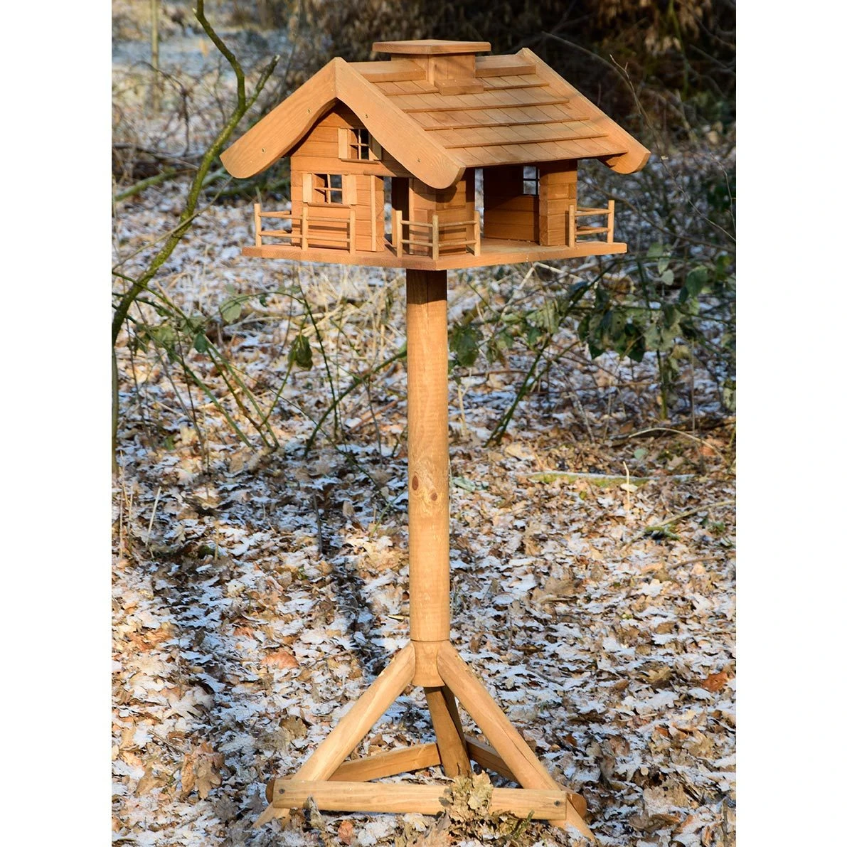 Vogelfutterhaus Almhütte Mit Liebevollen Details, Inkl. Ständer, FSC®, Ca. 56 X 46 X 35,5 Cm 8 Vogelfutterhaus Almhütte Mit Liebevollen Details, Inkl. Ständer, FSC®, Ca. 56 X 46 X 35,5 Cm – Bild 6