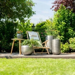 Pflanzgefäß 'Rowen', Silber, Ø 41 X H 72 Cm 21 Pflanzgefäß 'Rowen', Silber, Ø 41 X H 72 Cm -Gartengeschäft Im Freien 3210801614 3210801615 3210801617 3210801618 3210801635 3210801636 3210801637 3210801638 Pflanzgefaess Rowen silber 2 114961 1