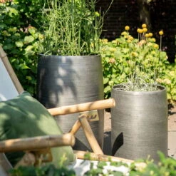 Pflanzgefäß 'Rowen', Silber, Ø 41 X H 72 Cm 17 Pflanzgefäß 'Rowen', Silber, Ø 41 X H 72 Cm -Gartengeschäft Im Freien 3210801635 3210801636 3210801637 3210801638 Pflanzgefaess Rowen silber 11 115028