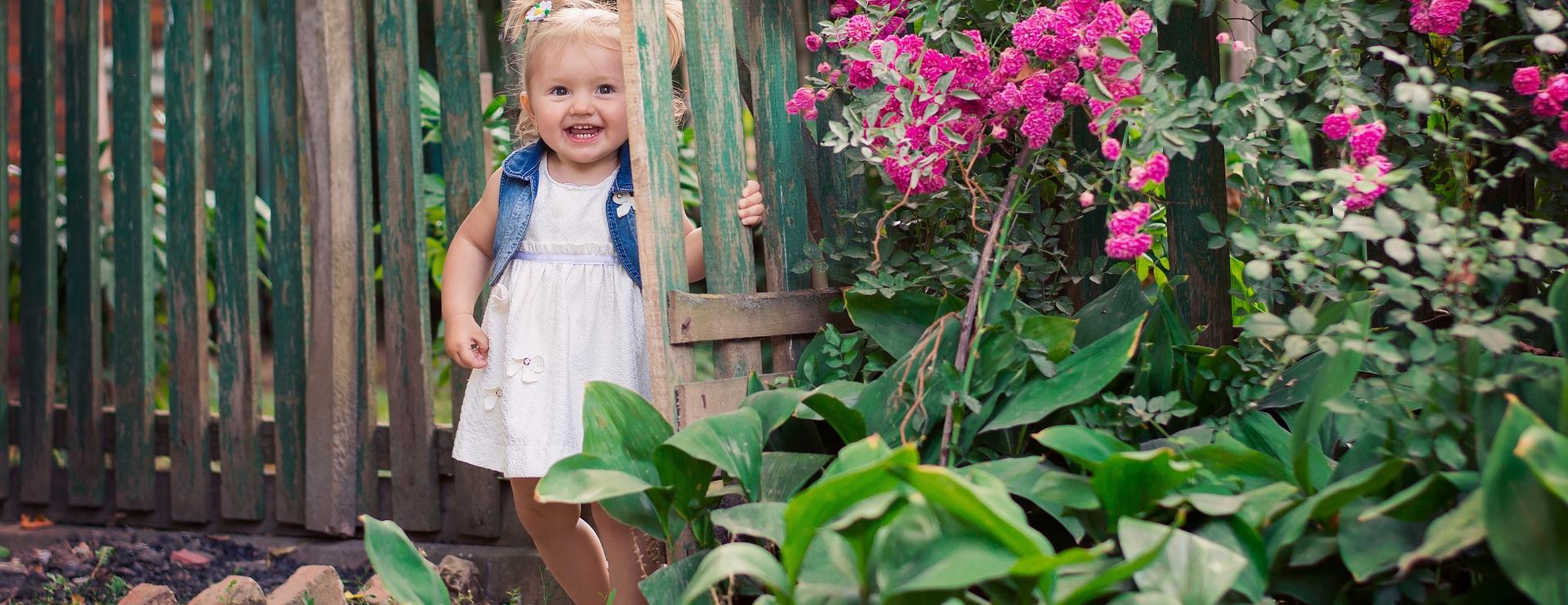 Gartengeschäft Im Freien -Gartengeschäft Im Freien village 3134576 1920